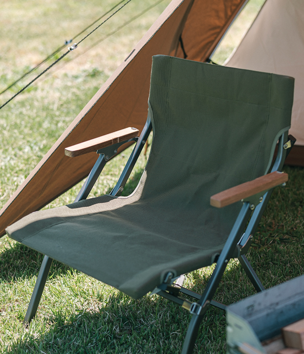 Snow Peak Luxury Low Beach Chair in Dark Green