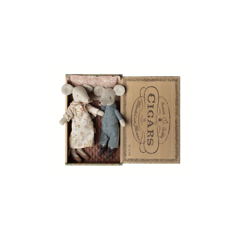Maileg Grandma and grandpa mice in cigarbox