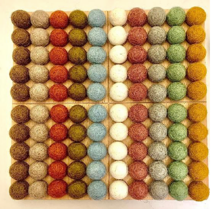 Papoose Hundred Board with Earth felt balls (2cm) 101pcs